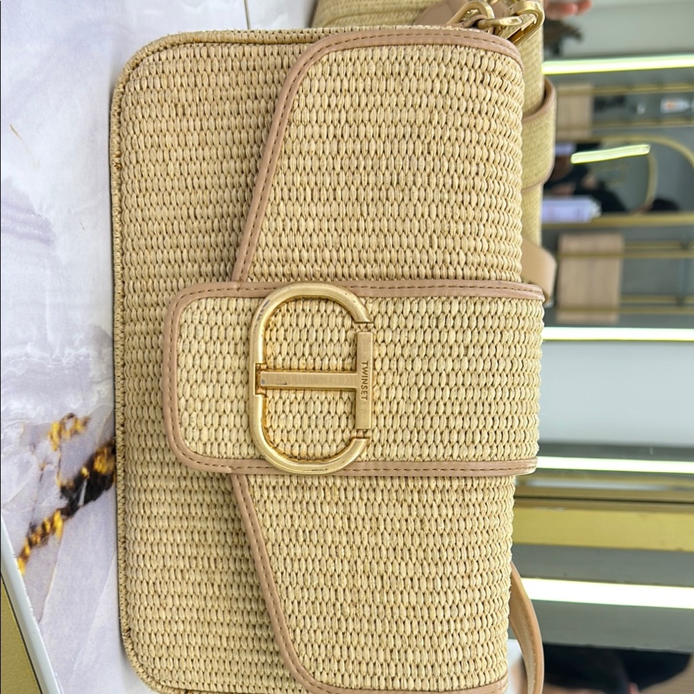 Twin-Set Tan Clutch with Woven Texture and Decorative Clasp